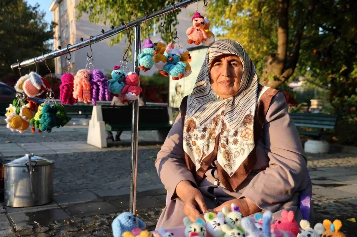 Elazığ'da Deprem ve Kanserle Mücadele Eden Kadın, Amigurumi ile Hayata Tutunuyor