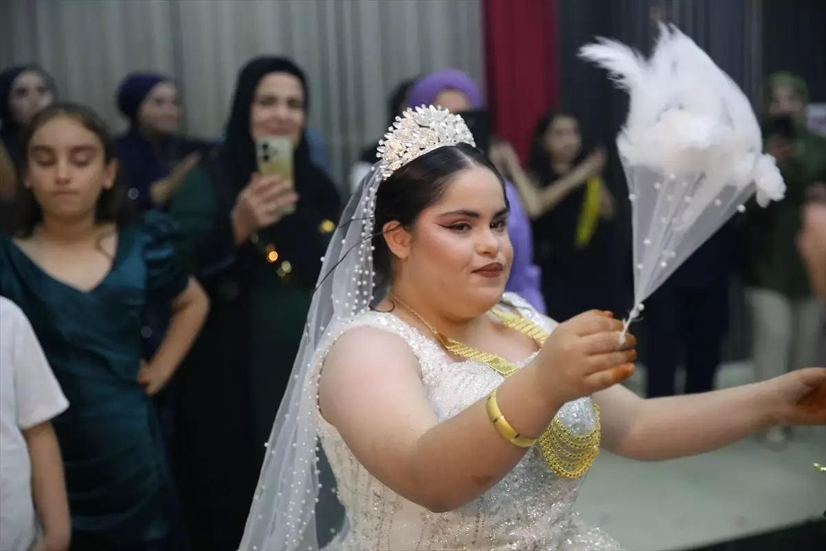 Down Sendromlu Sedanur'un Gelinlik Hayali Gerçekleşti