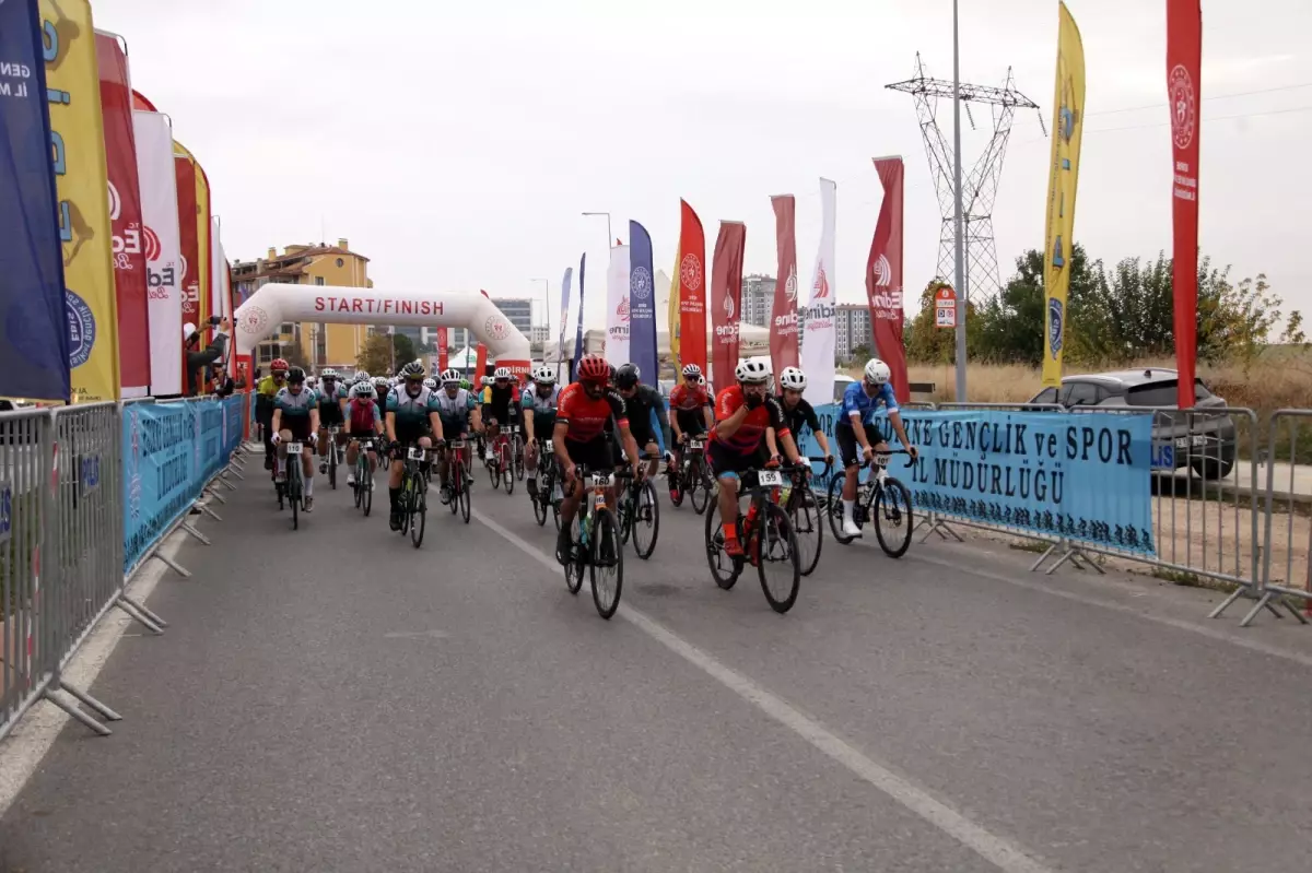 16. Edirne Cumhuriyet Kupası Bisiklet Yol Yarışı Gerçekleşti