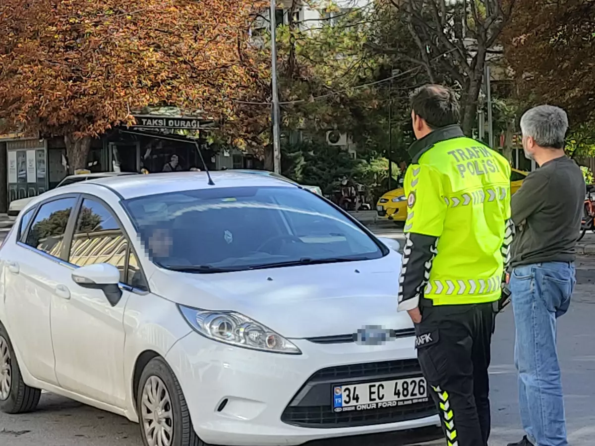 Eskişehir'de Otizmli Oğluna Şiddet Gösteren Akademisyen Baba Polis Tarafından Gözaltına Alındı