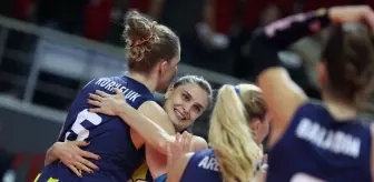 Fenerbahçe Medicana, Vodafone Sultanlar Ligi'nde Beşiktaş Ayos'a set vermedi