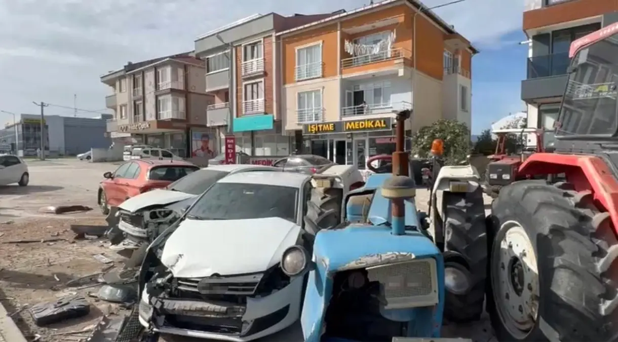 Gönen'de Kontrolden Çıkan Tır 8 Araca Çarptı