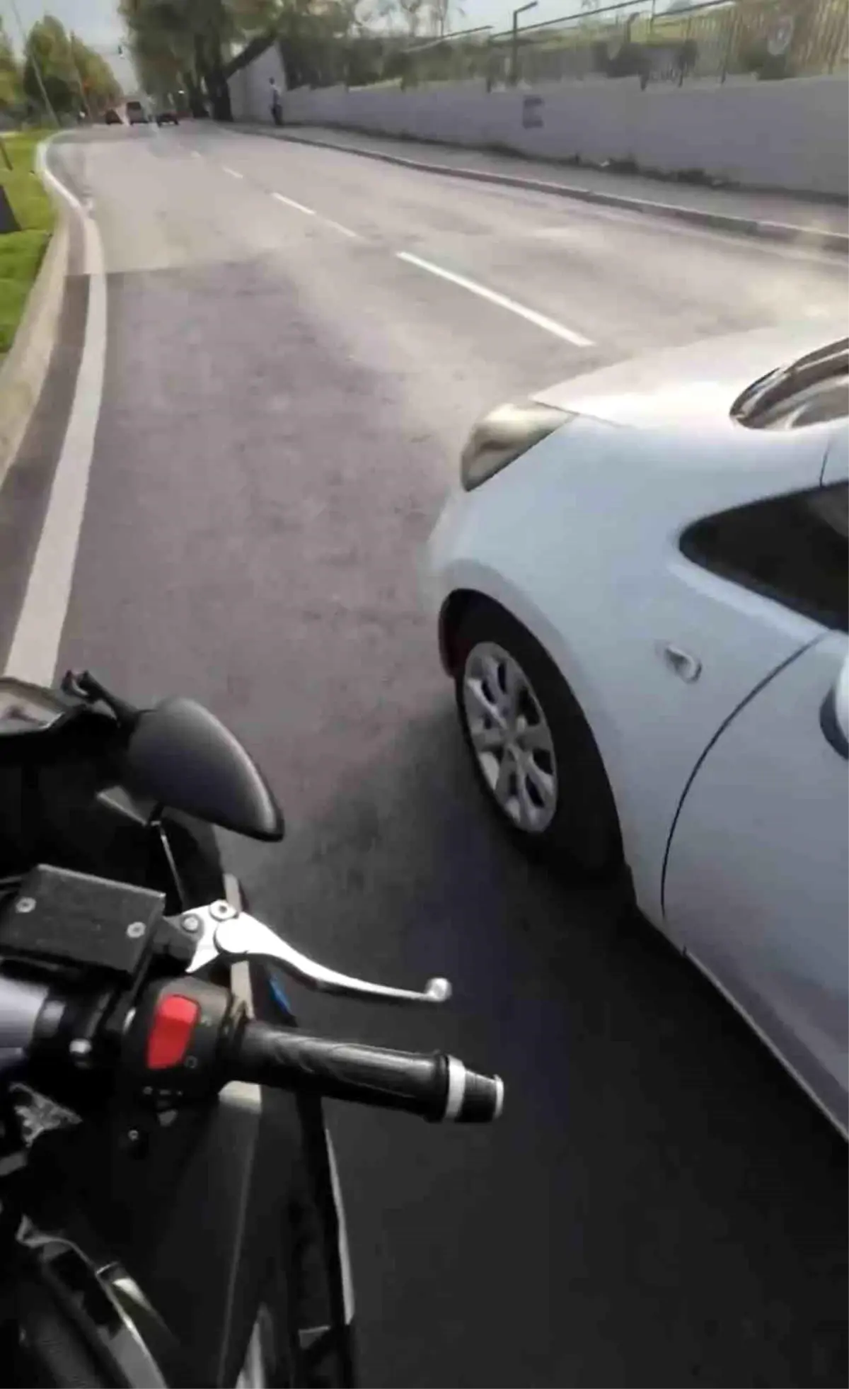 Bursa'da Motosikletli Sinirlerine Hakim Olamadı