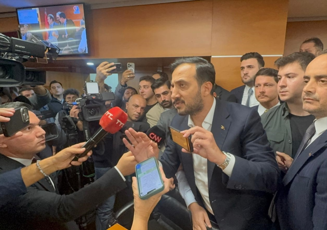 Bayrampaşa Belediyesi'nde yenilenen başkanvekili seçimini dördüncü turda AK Parti'nin adayı İbrahim Akın kazandı 9 ismi yine yanlis yazildi gerginlik cikti 19188254 5554 m