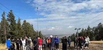 Üniversite Öğrencileri Sarıkamış Kayak Merkezi'nde Temizlik Yaptı