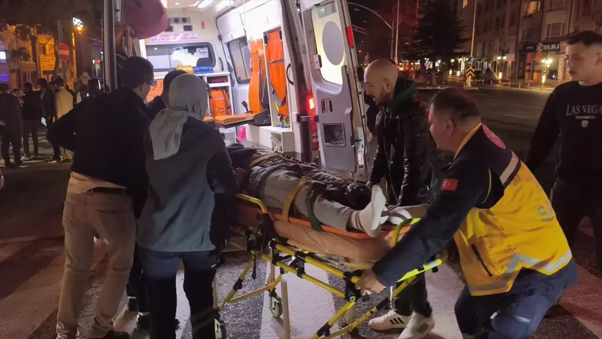 Kütahya'da Otomobil ve Motosiklet Çarpıştı: 2 Yaralı