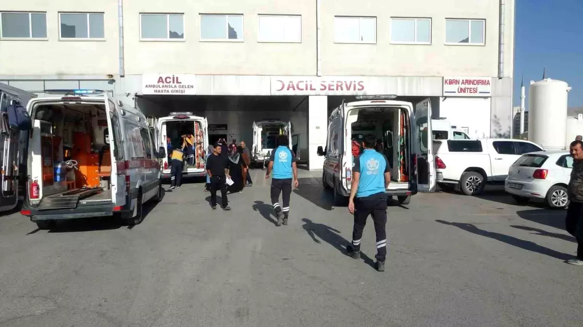 Malatya'da Çarpışan İki Araçta 6 Kişi Yaralandı