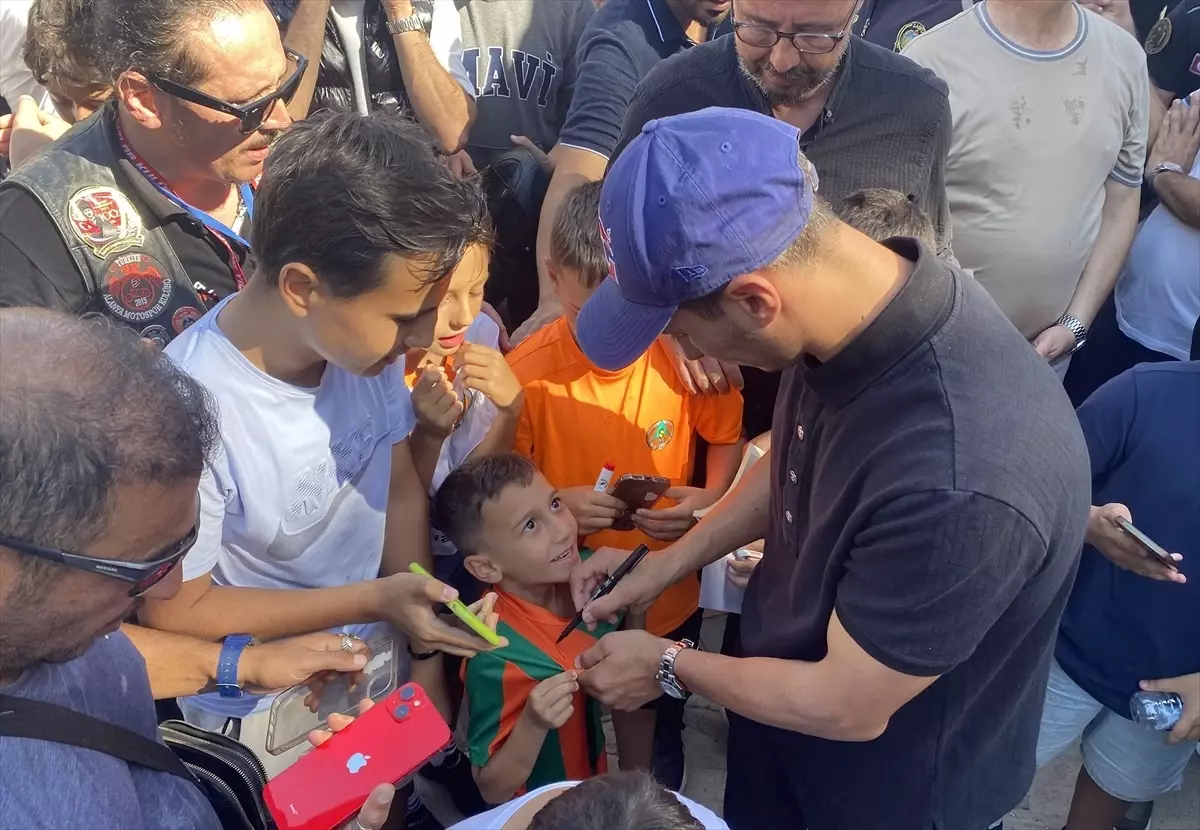 Toprak Razgatlıoğlu, 3. Dünya Şampiyonluğunu Alanya'da Coşkuyla Kutladı