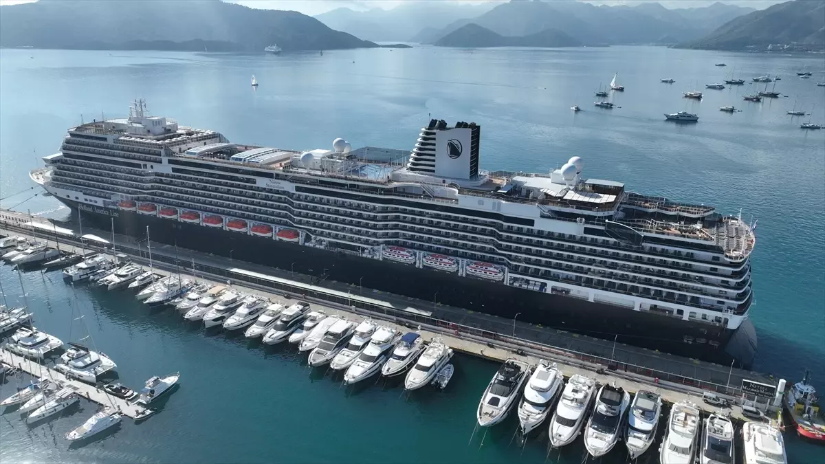 Hollanda Bayraklı MS Nieuw Statendam Kruvaziyeri Marmaris'e Geldi