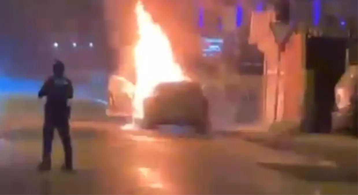 Düzce'de Park Halindeki Otomobil Yandı