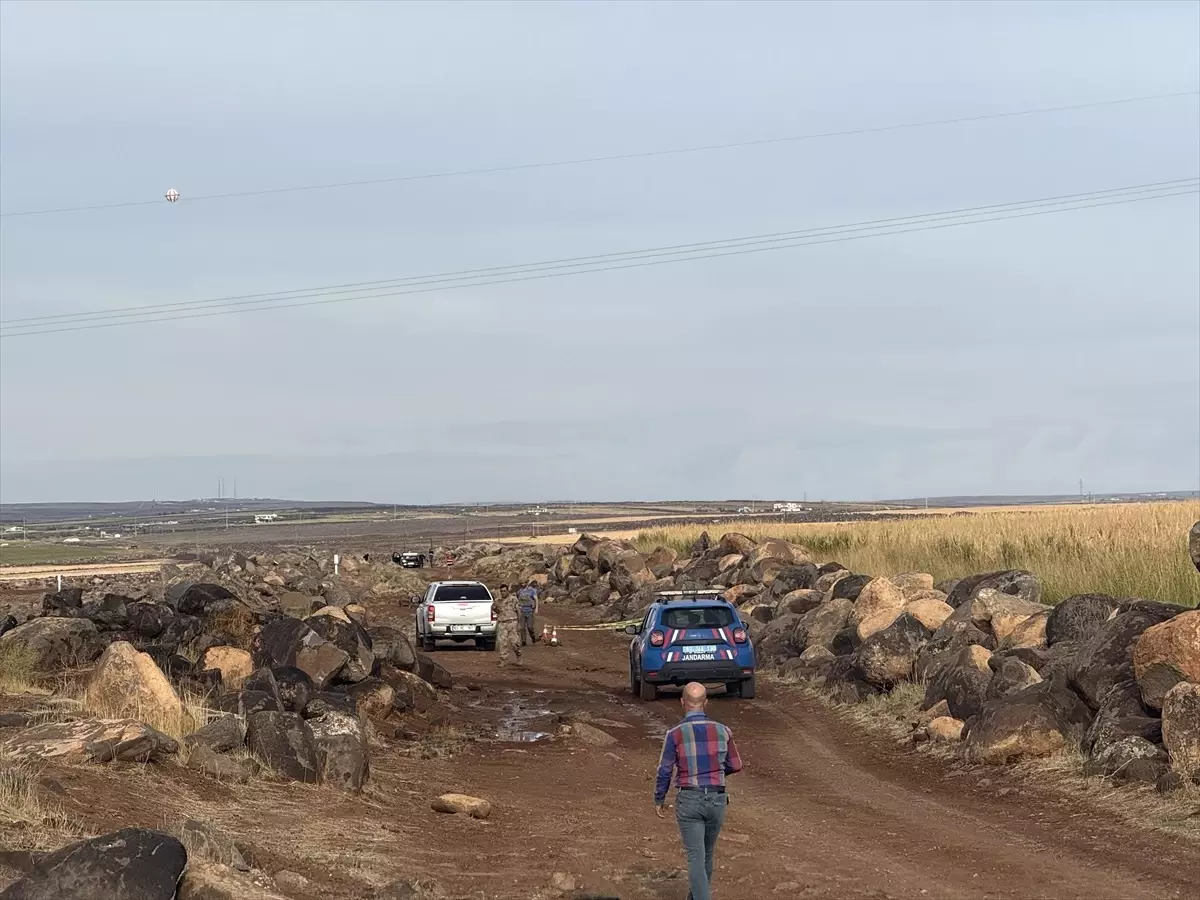 Şanlıurfa'da Çiftçinin Tarlasında Patlamamış Mühimmat Bulundu