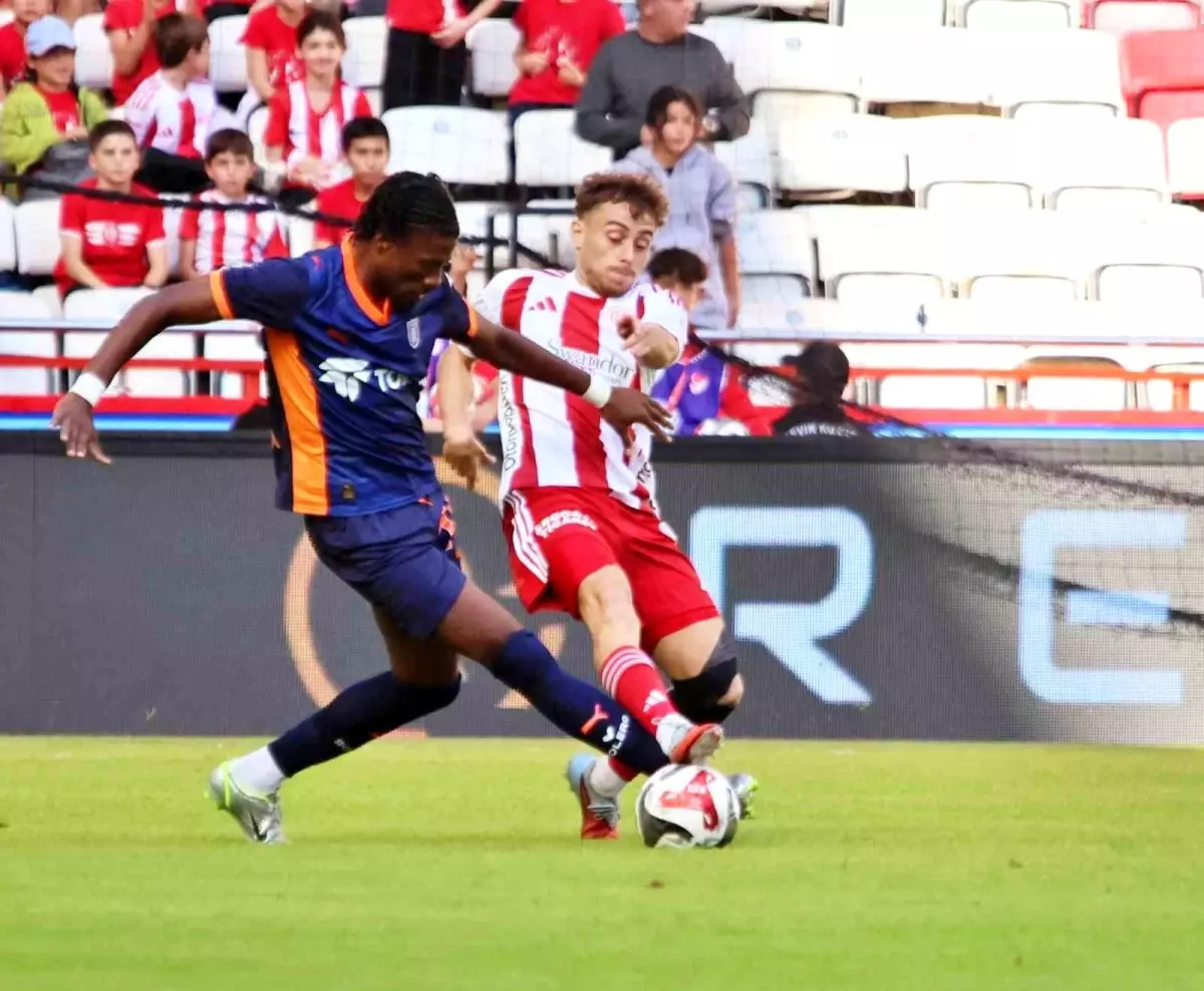 Antalyaspor - RAMS Başakşehir Maçında İlk Yarının Özeti: 0-2