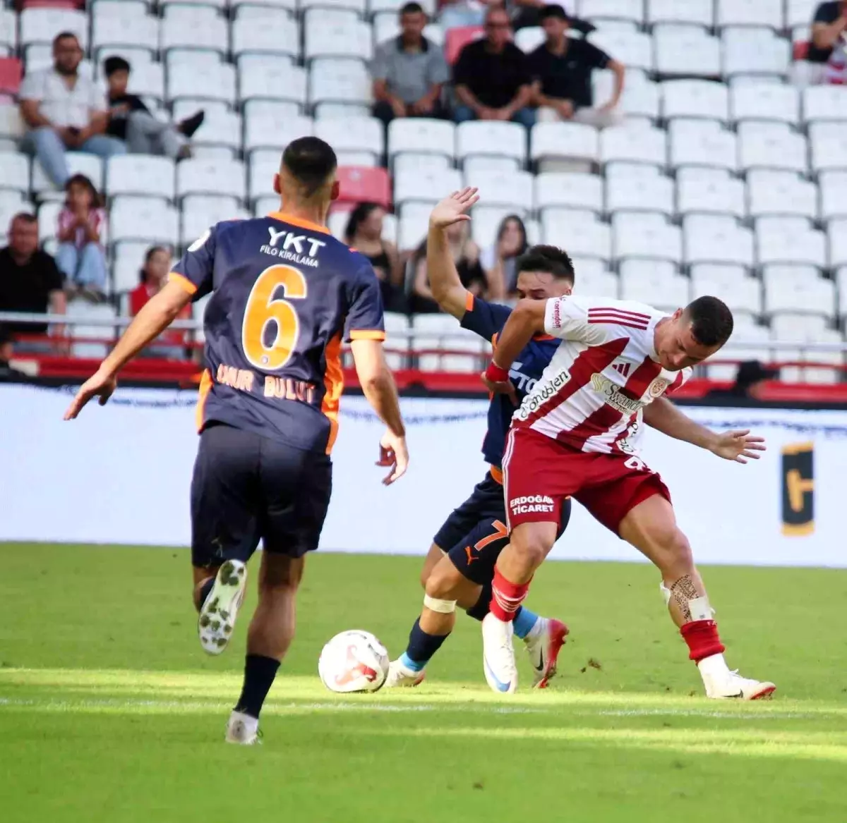 Trendyol Süper Lig'de Antalyaspor, RAMS Başakşehir'e Yenildi