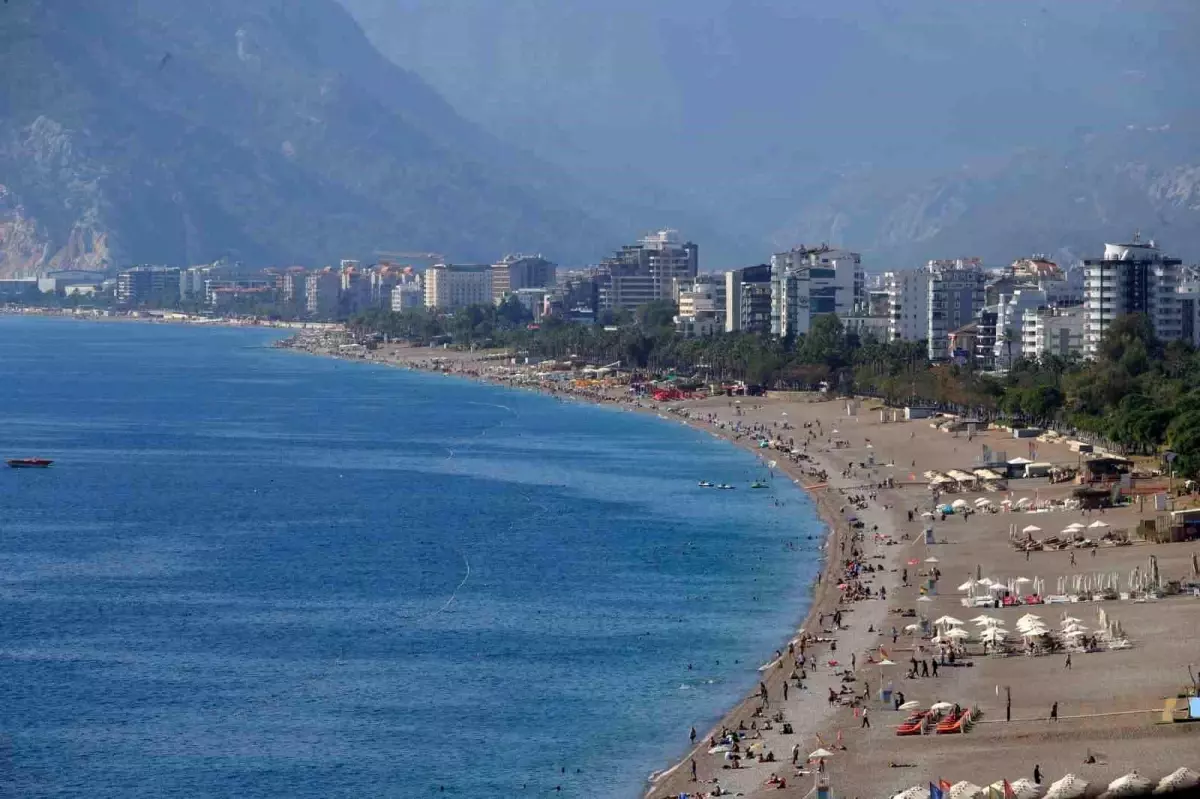 Antalya'da Ekim Ayında Yazdan Kalma Sıcak Günler