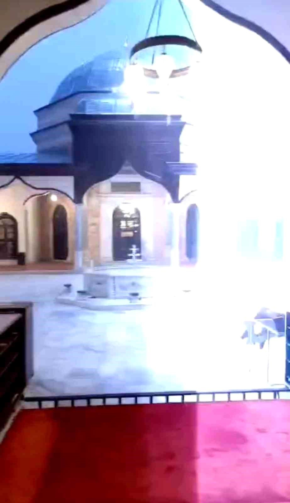 Bursa'da Yıldırım Emirsultan Camii'ne Düştü