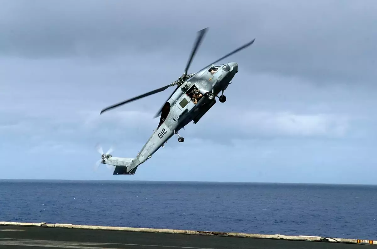 USS Nimitz Gemisinden İki Havadan Araç Düştü
