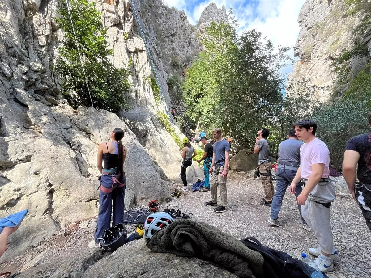 Antalya'da 24. Ulusal ve Uluslararası Kaya Tırmanışı Şenliği Başladı