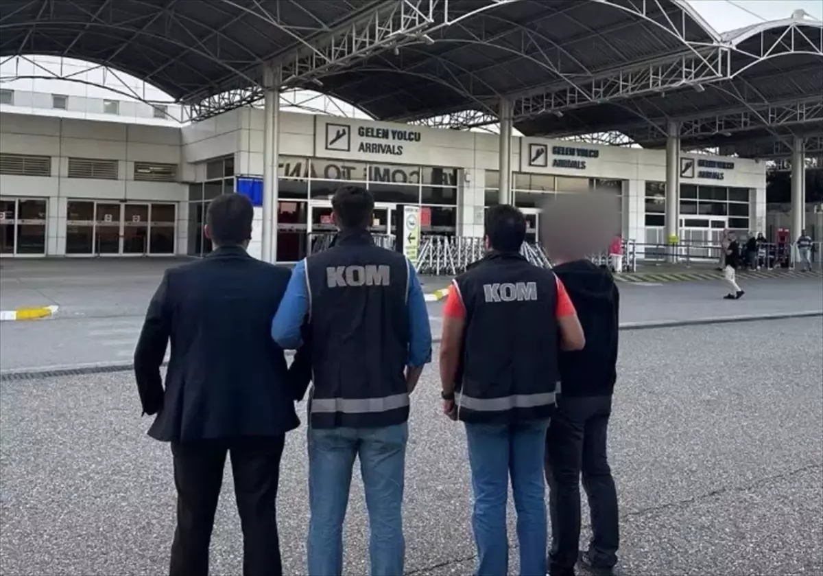 Antalya Havalimanı Gümrük Memurlarına Zimmet İddiasıyla Tutuklama