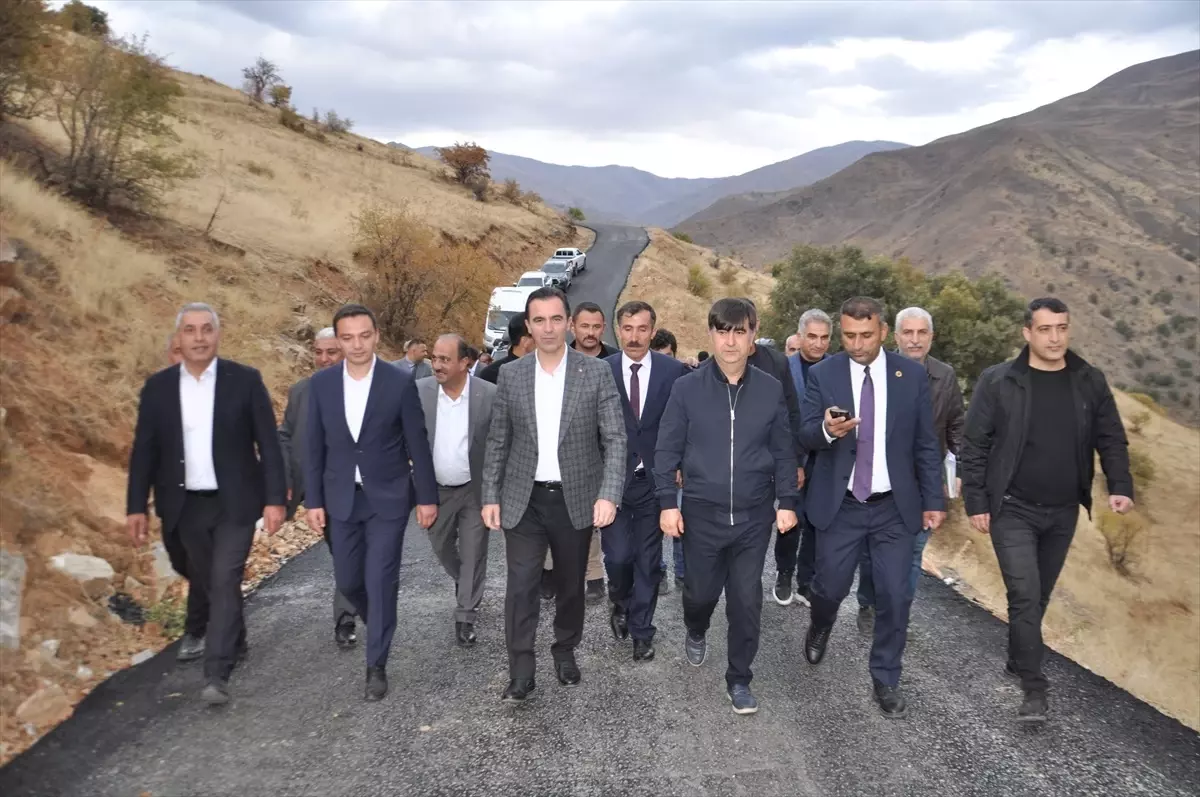 Bitlis Valisi Karakaya'dan Hizan'da Yol Çalışmaları İncelemesi