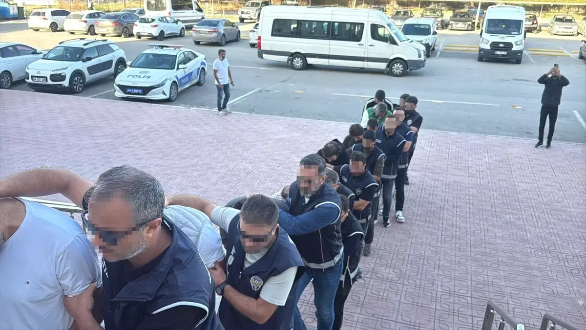 Bodrum Açıklarında Botun Batması: 17 Gözaltı