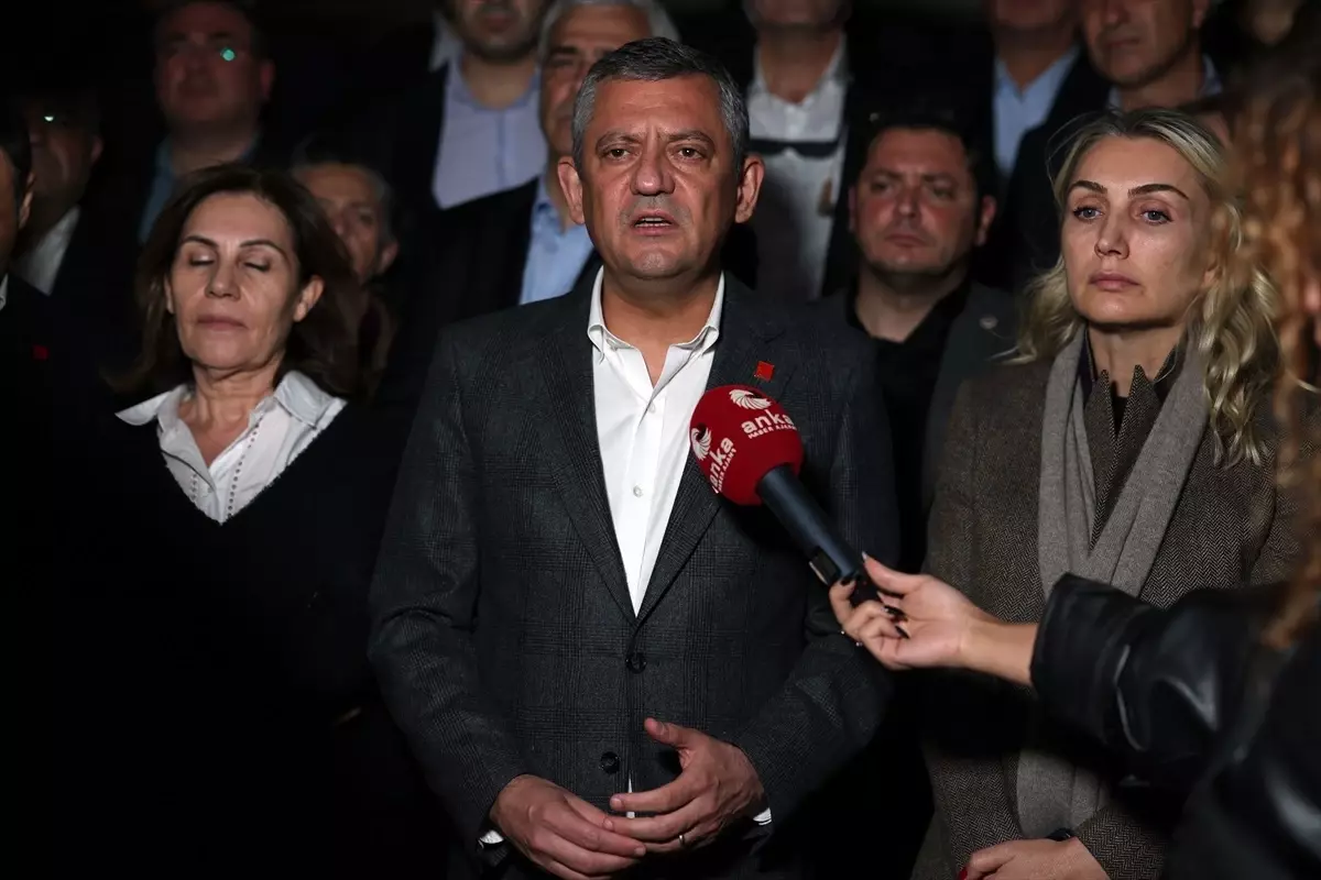 CHP Lideri Özgür Özel, İmamoğlu'nun Tutuklanmasına Tepki Gösterdi
