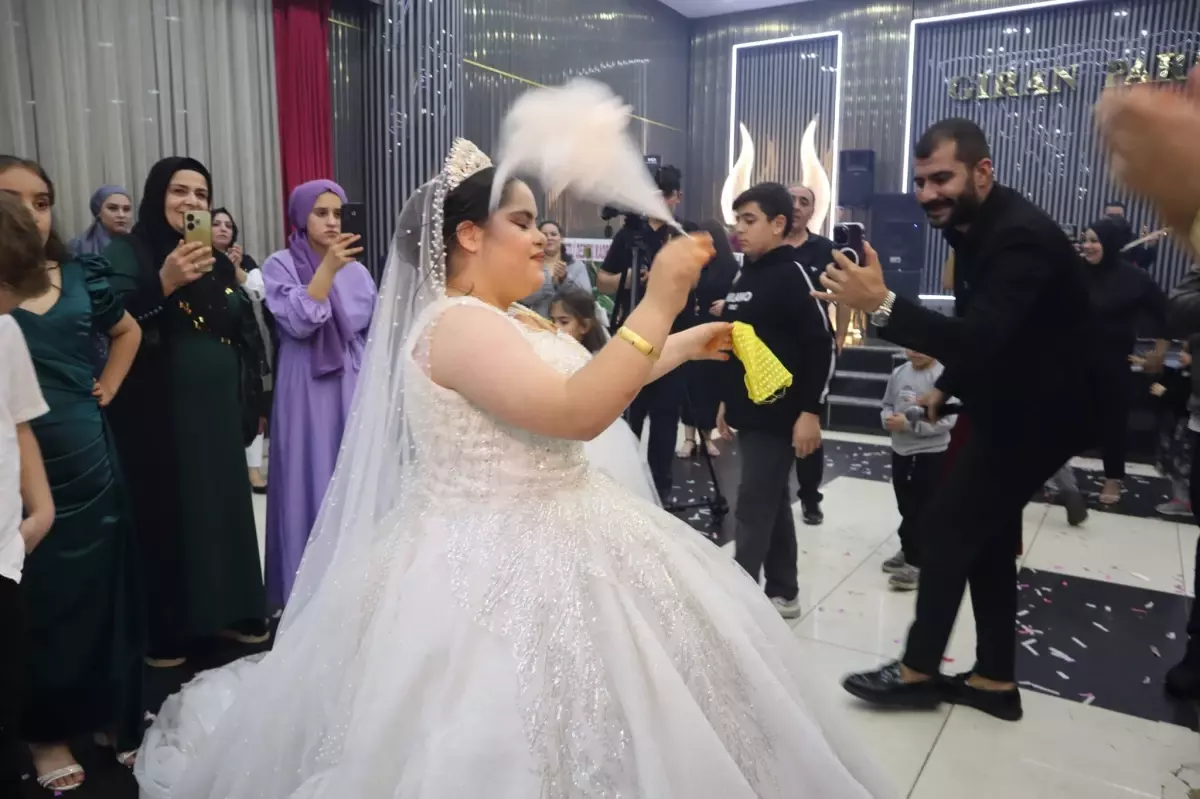 Down Sendromlu Sedanur Kaya'nın Gelinlik Hayali Gerçekleşti