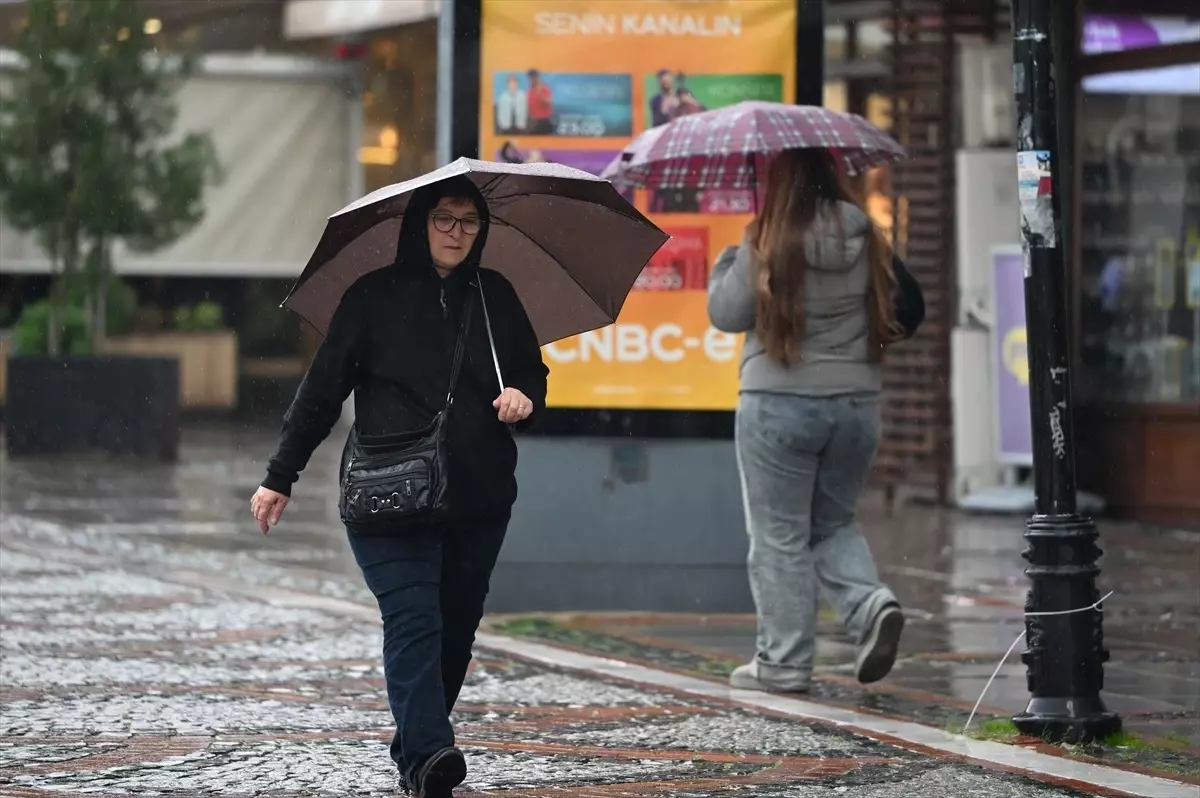 Edirne'de Sağanak Yağış Hayatı Olumsuz Etkiliyor