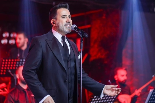 Emrah sahnelere geri döndü! Bu kez şarkıları değil tarzı konuşuluyor 3 emrah sahnelere geri dondu bu kez sarkilari 19190689 5242 m