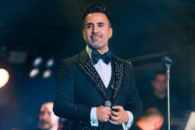 Emrah sahnelere geri döndü! Bu kez şarkıları değil tarzı konuşuluyor 4 emrah sahnelere geri dondu bu kez sarkilari 19190689 6615 m