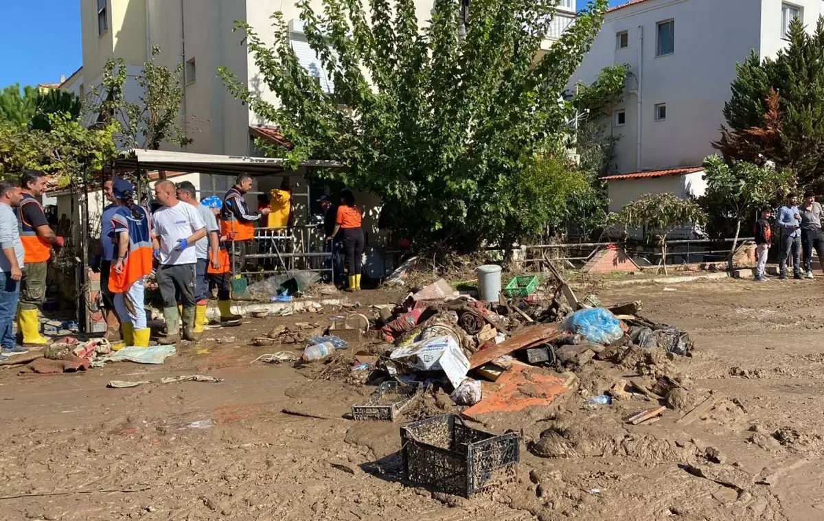 İzmir Foça'da Sel Felaketi Sonrası Yaralar Sarılıyor