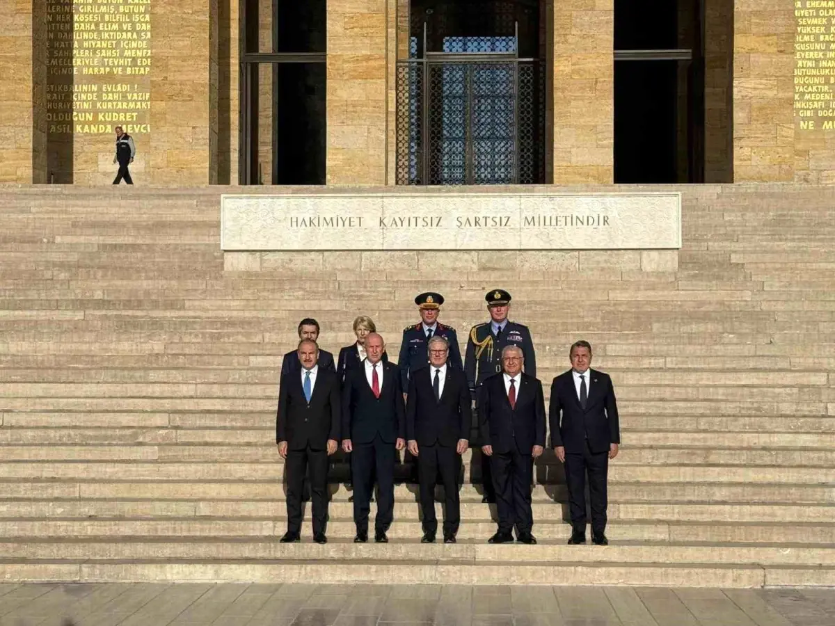 İngiltere Başbakanı Starmer, Anıtkabir'i Ziyaret Etti