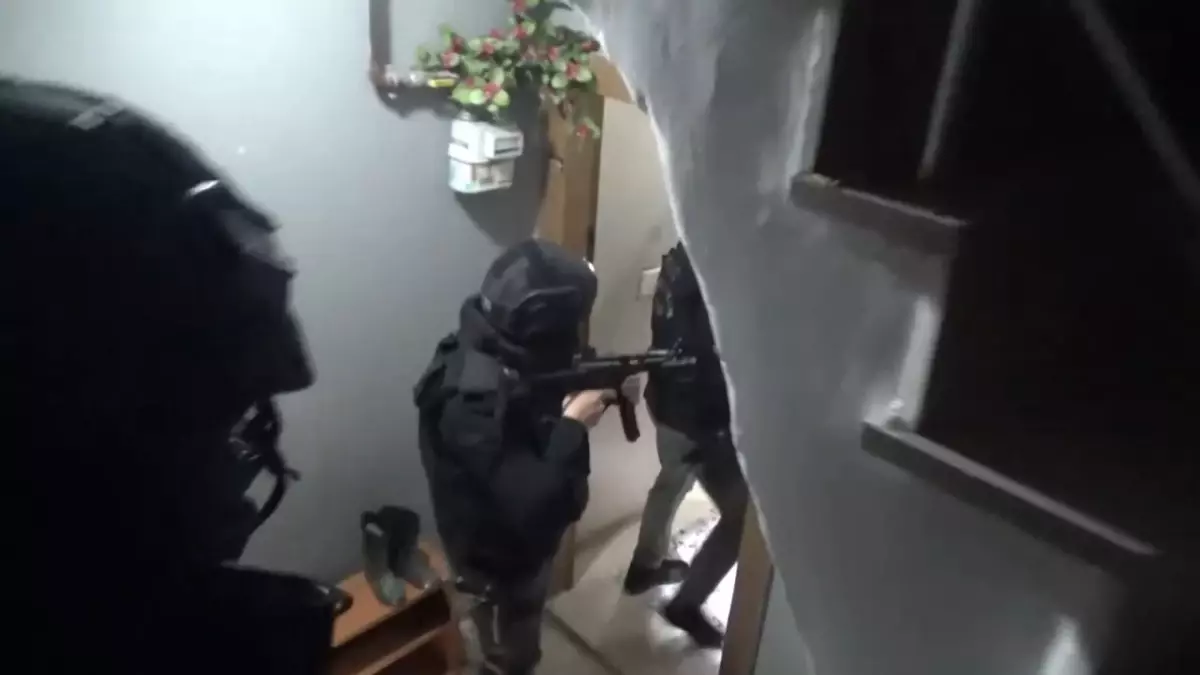 İstanbul'da DEAŞ'a Yönelik Operasyonda 21 Şüpheli Gözaltına Alındı