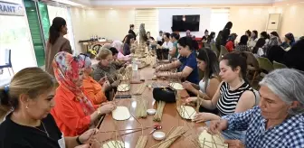 Kadirli'de Kadınlar Doğal Malzemelerle Sepet Tasarlıyor