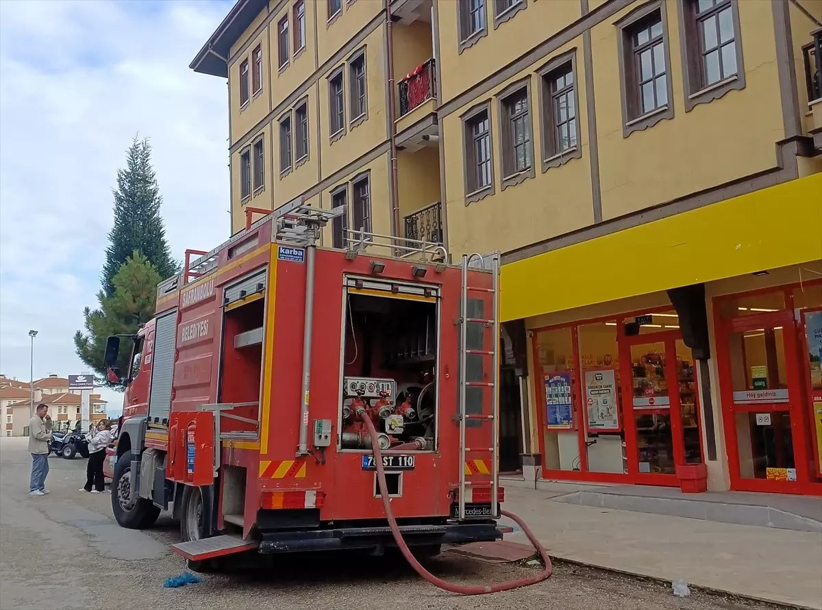 Safranbolu'da 3 Katlı Binanın Bodrum Katında Yangın Çıktı