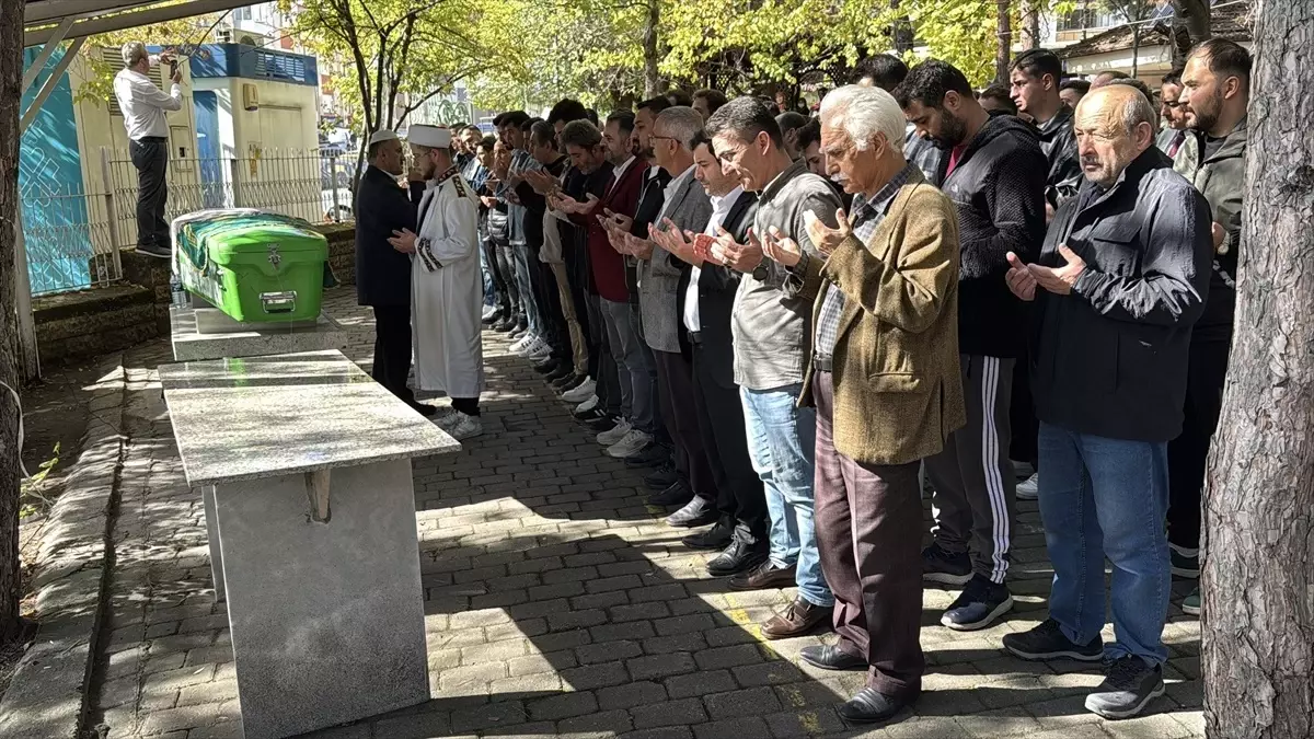 Kazada Hayatını Kaybeden Genç Kızın Cenazesi Defnedildi