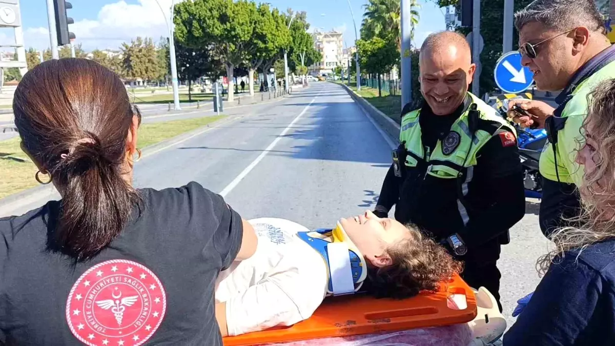 Antalya'da Motosiklet Kazasında Anne-Kız Yaralandı