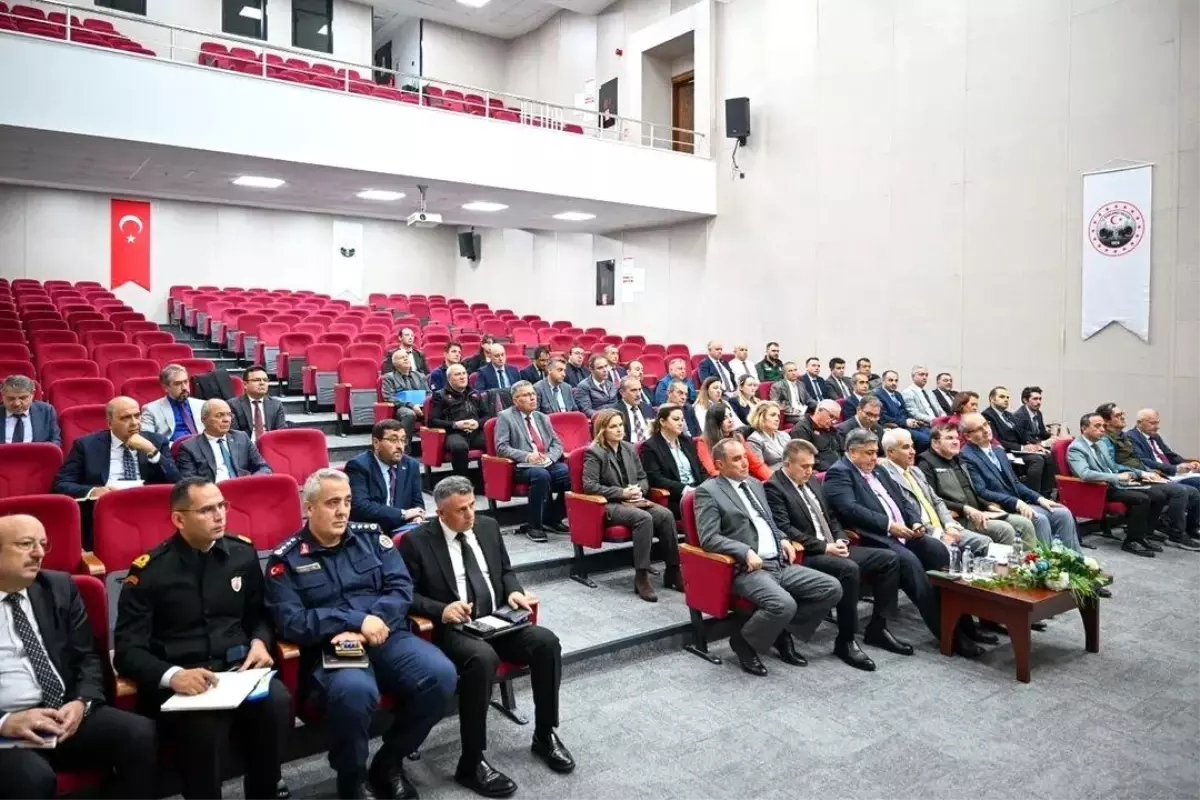 Kırklareli Valiliği, Kamu Hizmetleri Değerlendirme Toplantısı Düzenledi