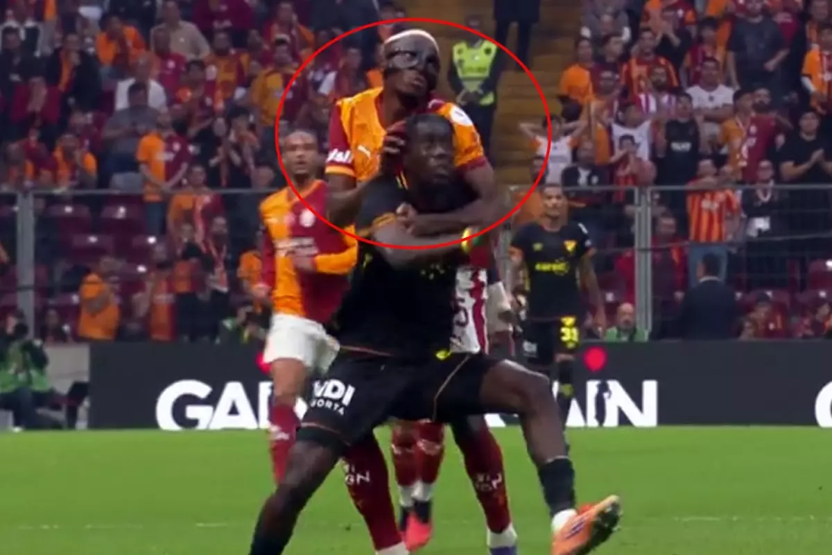 Kırmızı kart mı değil mi? Ünlü yorumcular ülkenin konuştuğu pozisyona son noktayı koydu