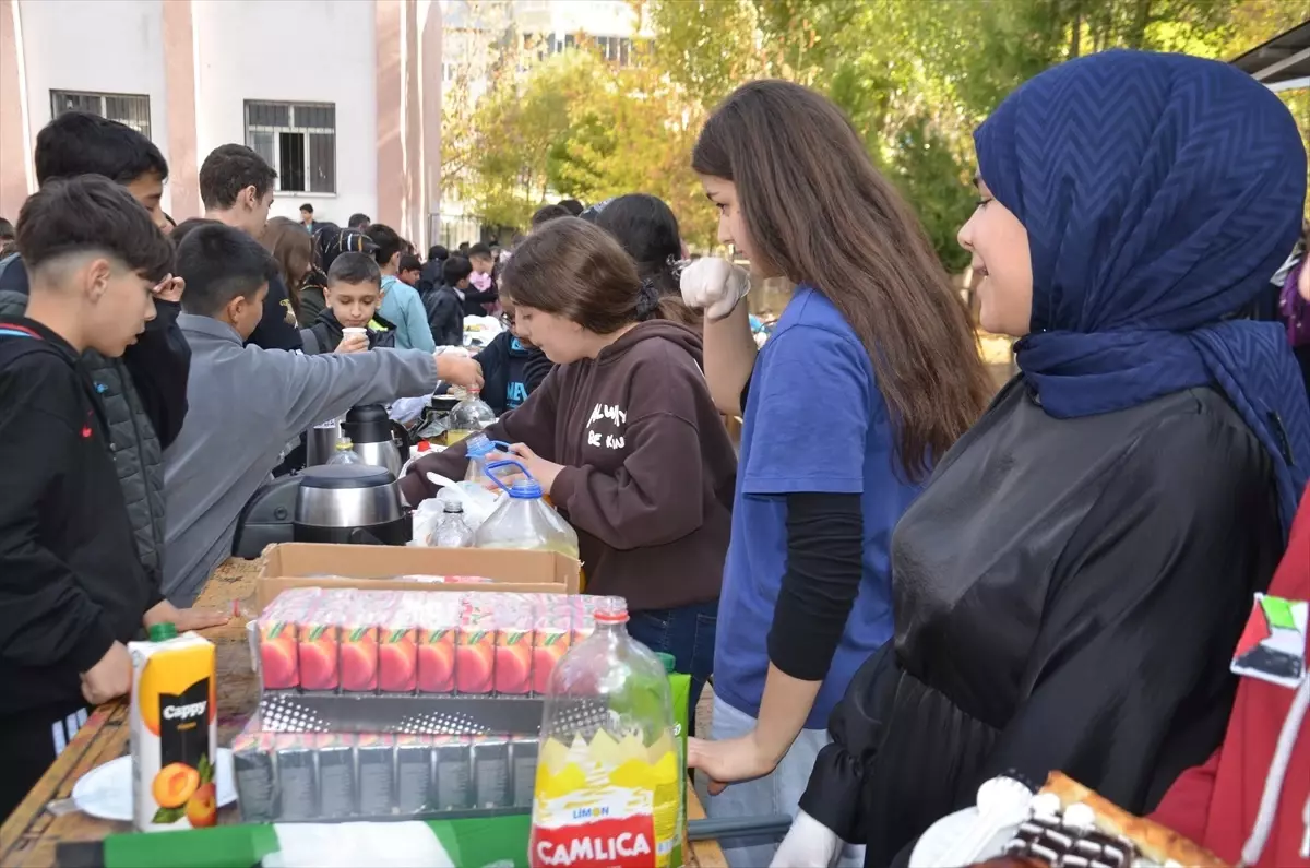 Muş'ta Gazze İçin Yardım Kermesi Düzenlendi