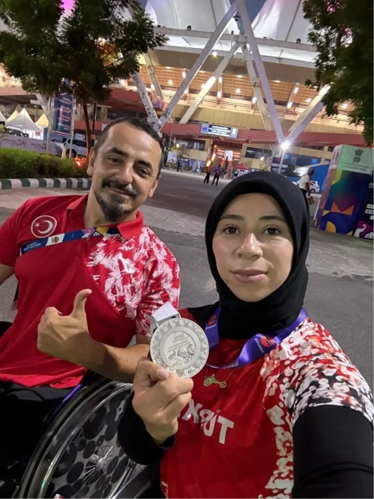 Paralimpik sporcu Zübeyde Süpürgeci Para Atletizm Dünya Şampiyonası'nda Türkiye'ye gümüş madalya kazandırdı