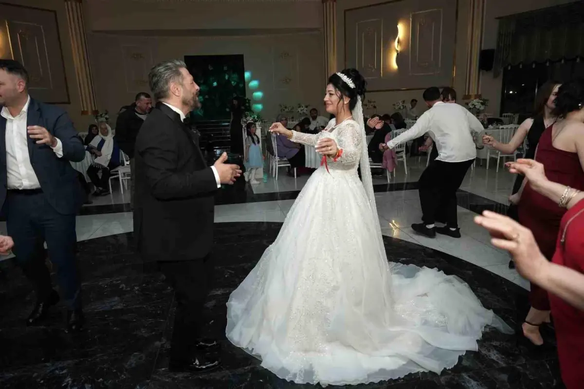 Volkan Glatt ve Semra Ersayın Rize'de Renkli Bir Düğünle Evlendi