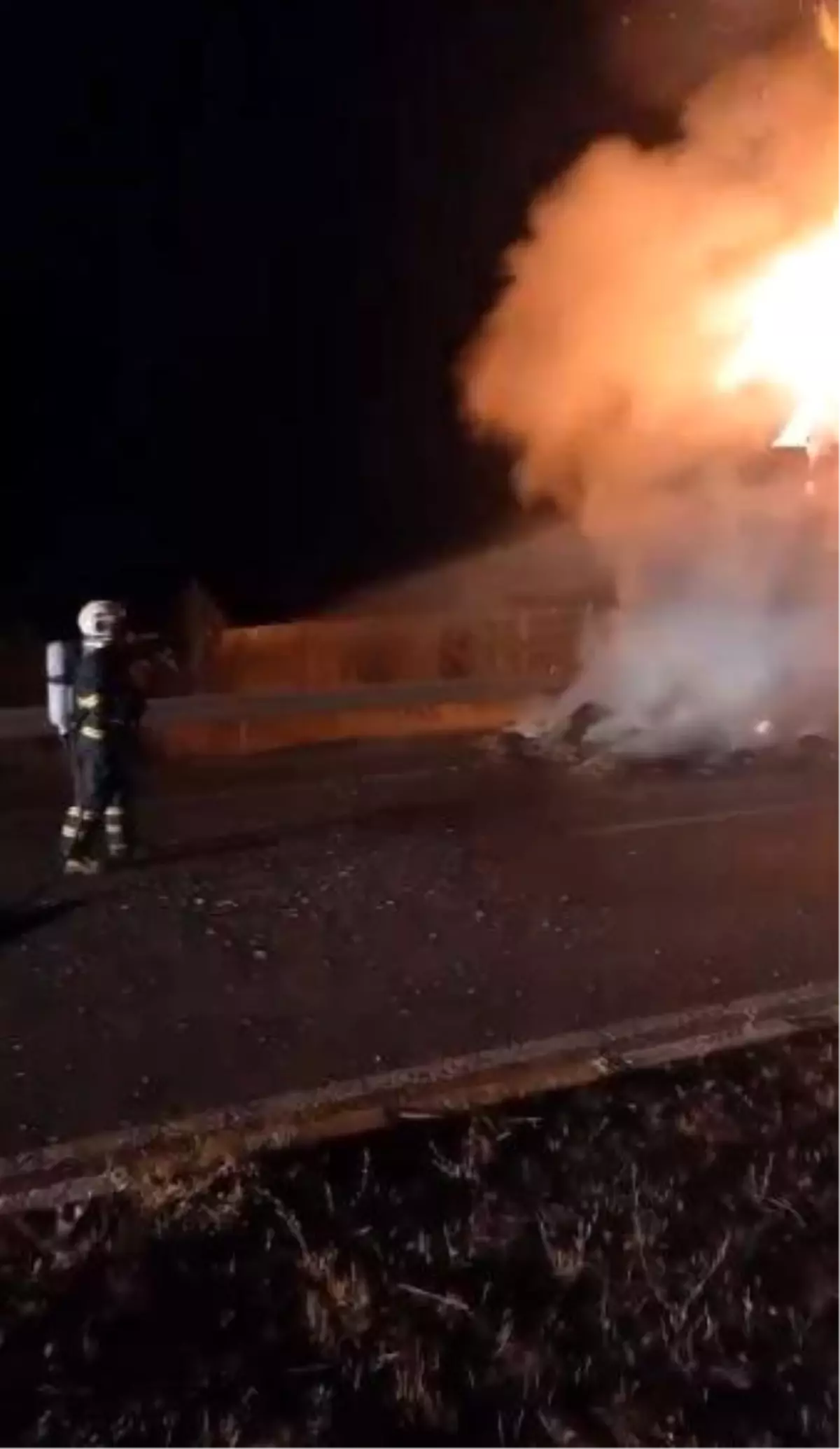 Sivas'ta Saman Yüklü Tırda Yangın Çıktı