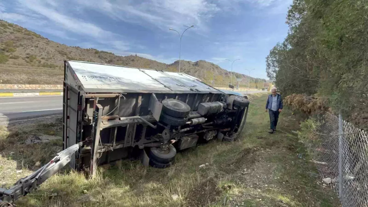 Eskişehir'de Kamyonet Kaza Yaptı, Sürücü Korundu