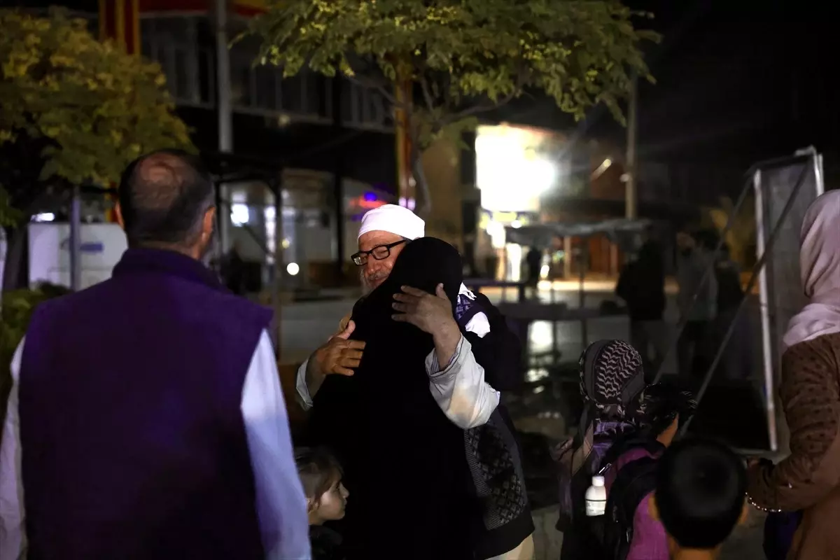 Hol Kampı'ndan Suriyeli Ailelerin Tahliyesi Başladı