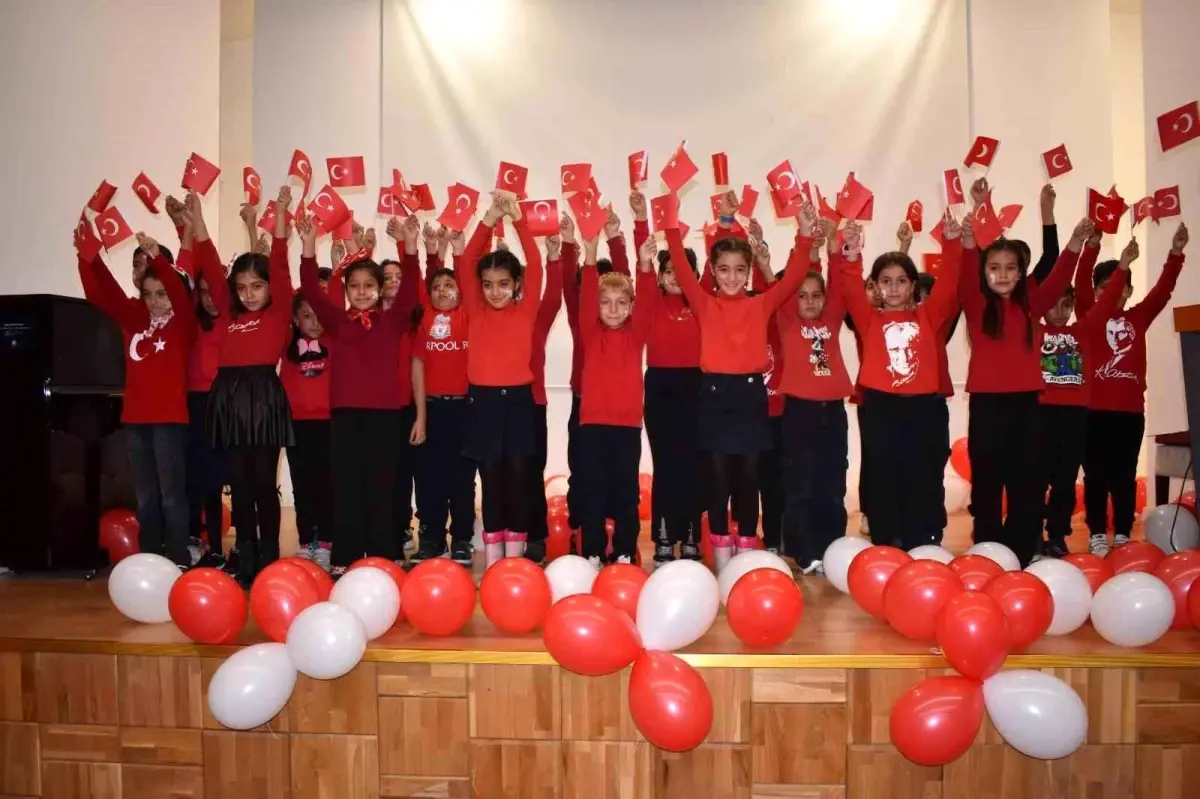 Cumhuriyet'in 102. Yılı Van'da Coşkuyla Kutlandı