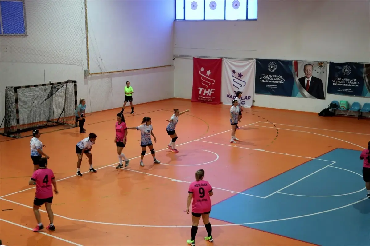 Tekirdağ'da Veteran Kadınlar Hentbol Turnuvası Düzenlendi