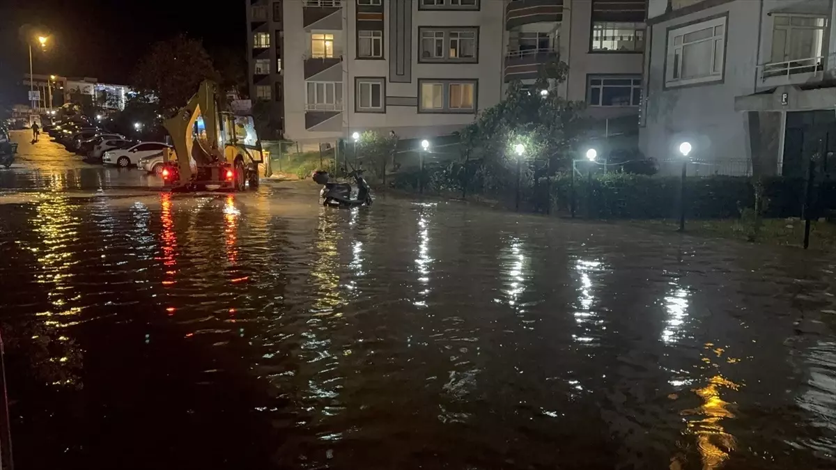 Tekirdağ'da Sağanak Yağış Su Baskınlarına Neden Oldu