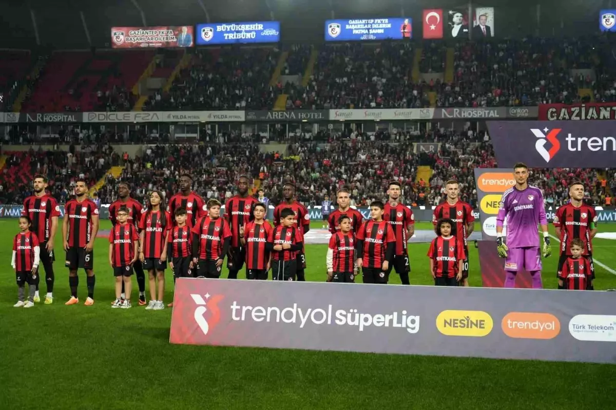 Trendyol Süper Lig: Gaziantep FK: 0 Fenerbahçe: 2 (Maç devam ediyor)