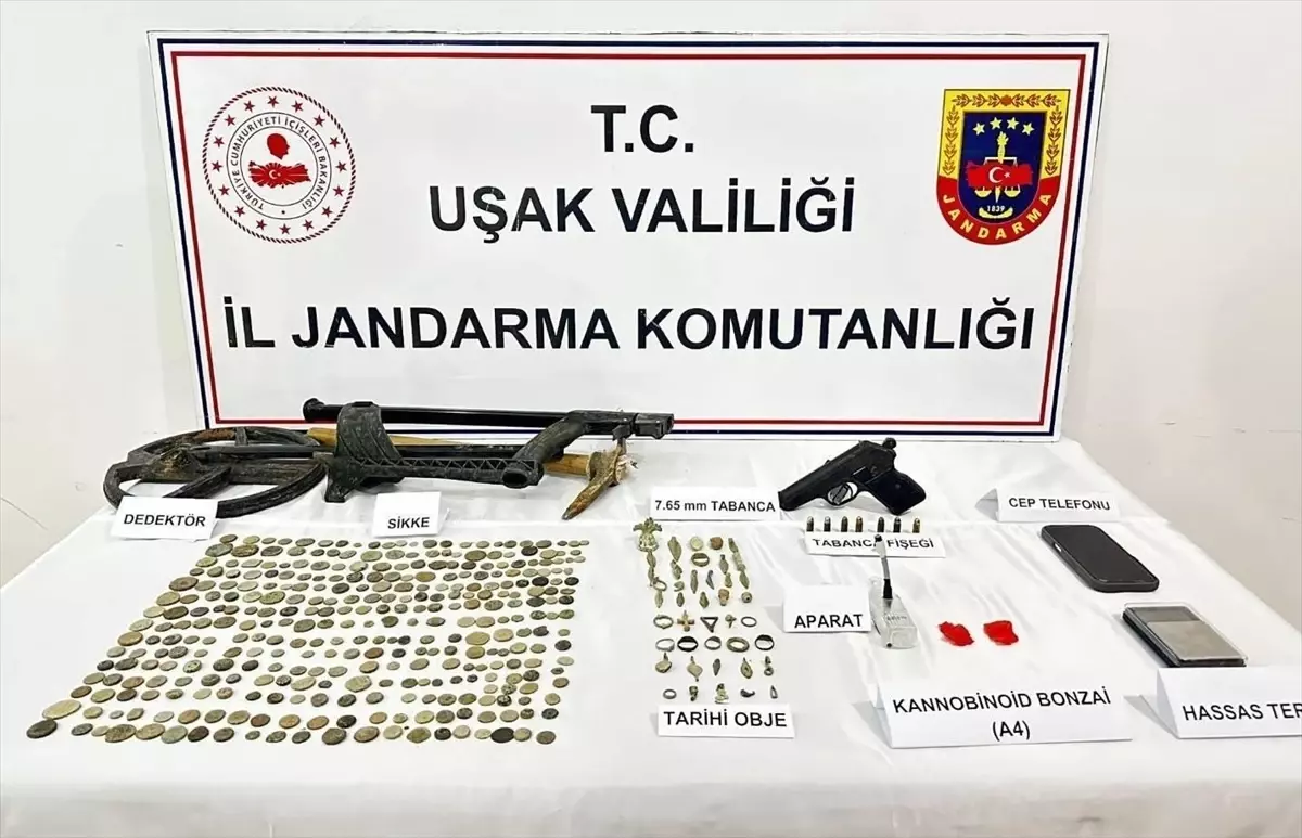 Uşak'ta Roma ve Bizans Dönemlerine Ait Kaçak Eşyalar Ele Geçirildi