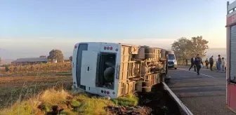 Uşak'ta Tarım İşçilerini Taşıyan Midibüs Devrildi: 23 Yaralı